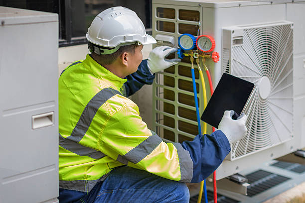 Professional Hvac technician working in Campbell, FL